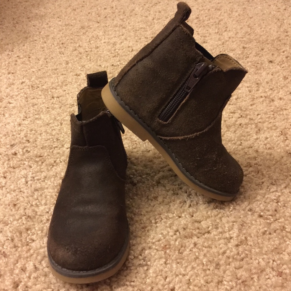 BROWN BOOTS